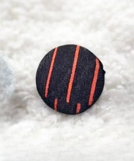 【1.8cm 6個セット】 正絹ヴィンテージ着物のくるみボタン / 黒×赤 / アクセサリー・手芸材料に | 5枚目