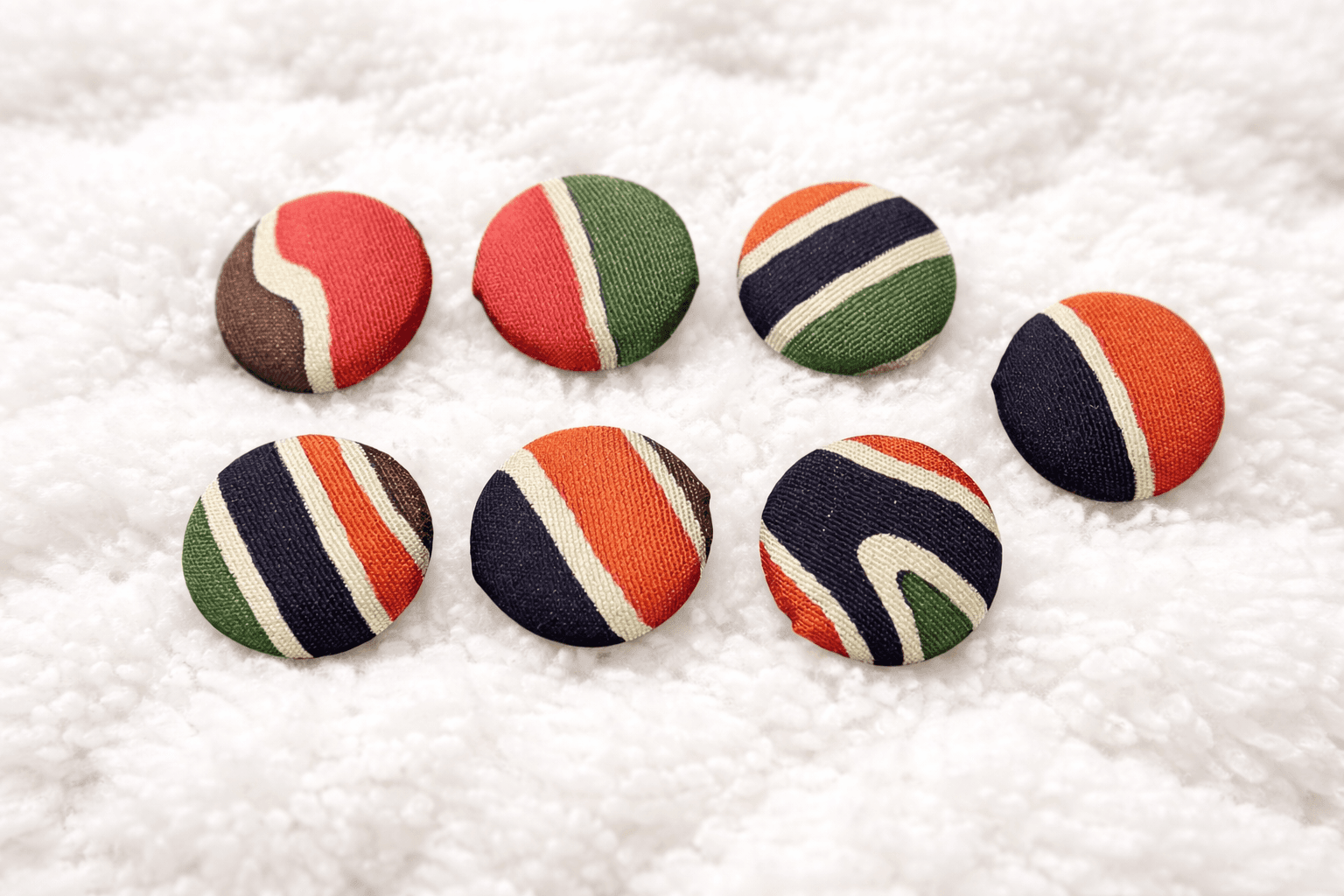 【18mm くるみボタン7個セット 】正絹ヴィンテージ着物 アルミ裏 / アクセサリー・手芸材料に1枚目の画像